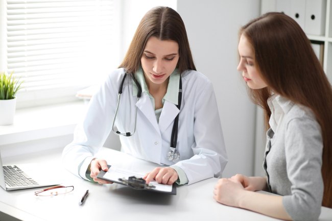 Doctor talking to the patient