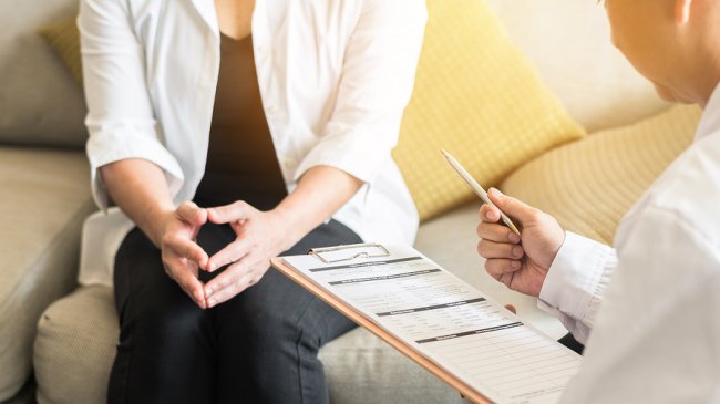 Patient talking to Doctor